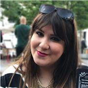 Profesora de inglés imparte clases online y a domicilio